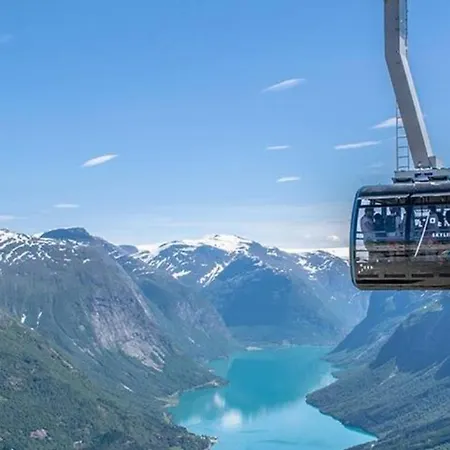 Koselig Familiehytte Med 4 Soverom Hydla I * Stryn