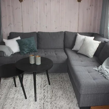 Feriehus Koselig Familiehytte Med 4 Soverom Hydla I Stryn