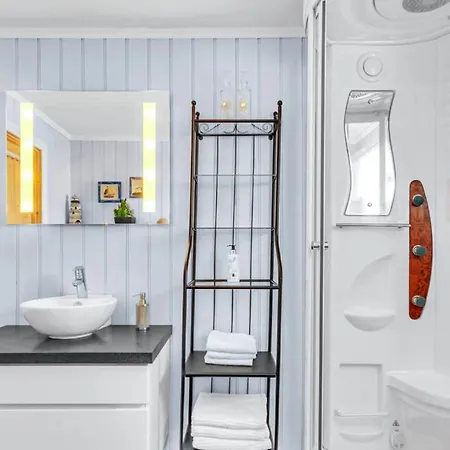 Koselig Familiehytte Med 4 Soverom Hydla I Holiday home