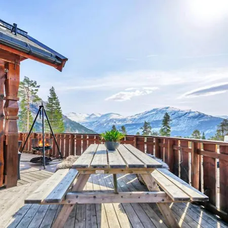 Holiday home Koselig Familiehytte Med 4 Soverom Hydla I Stryn