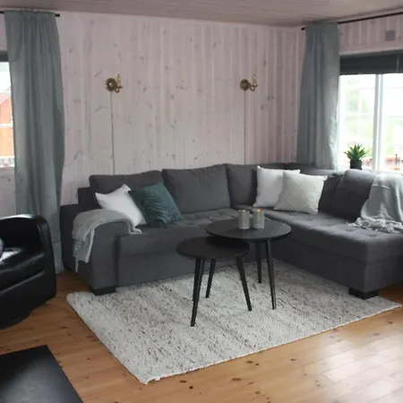 Koselig Familiehytte Med 4 Soverom Hydla I 別荘