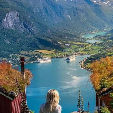 Koselig Familiehytte Med 4 Soverom Hydla I * Stryn